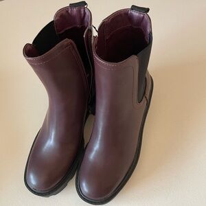 Women's Chelsea Ankle Boots in Burgundy